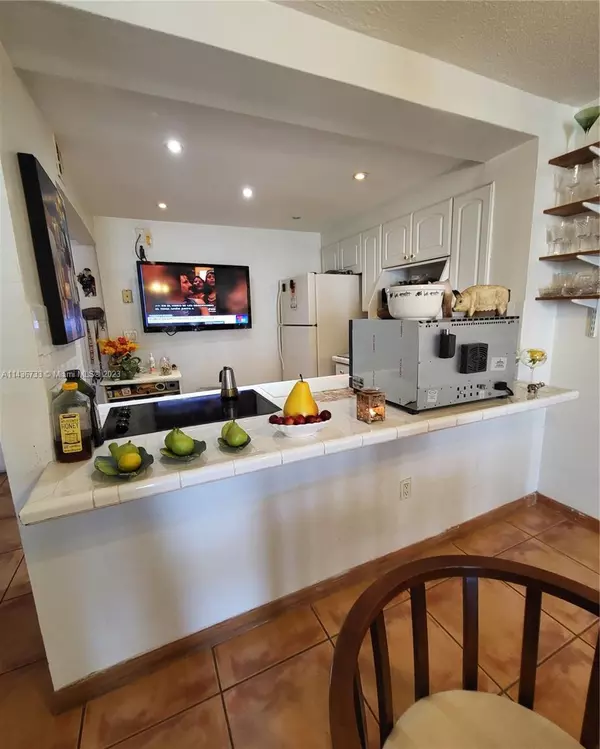 Miami Beach, FL 33139,345 Ocean Dr #507