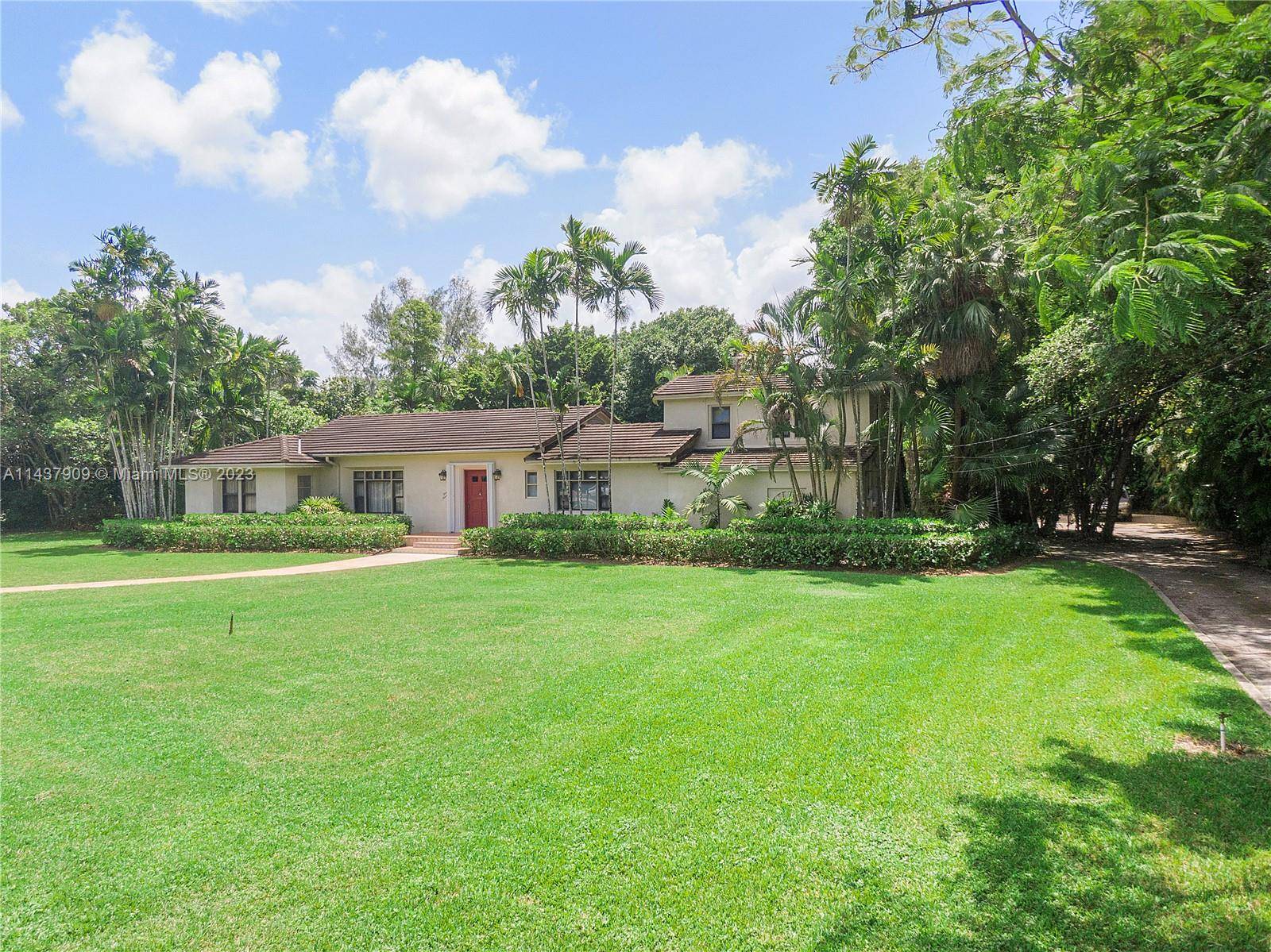 300 Hunting Lodge Dr, Miami Springs, FL 33166