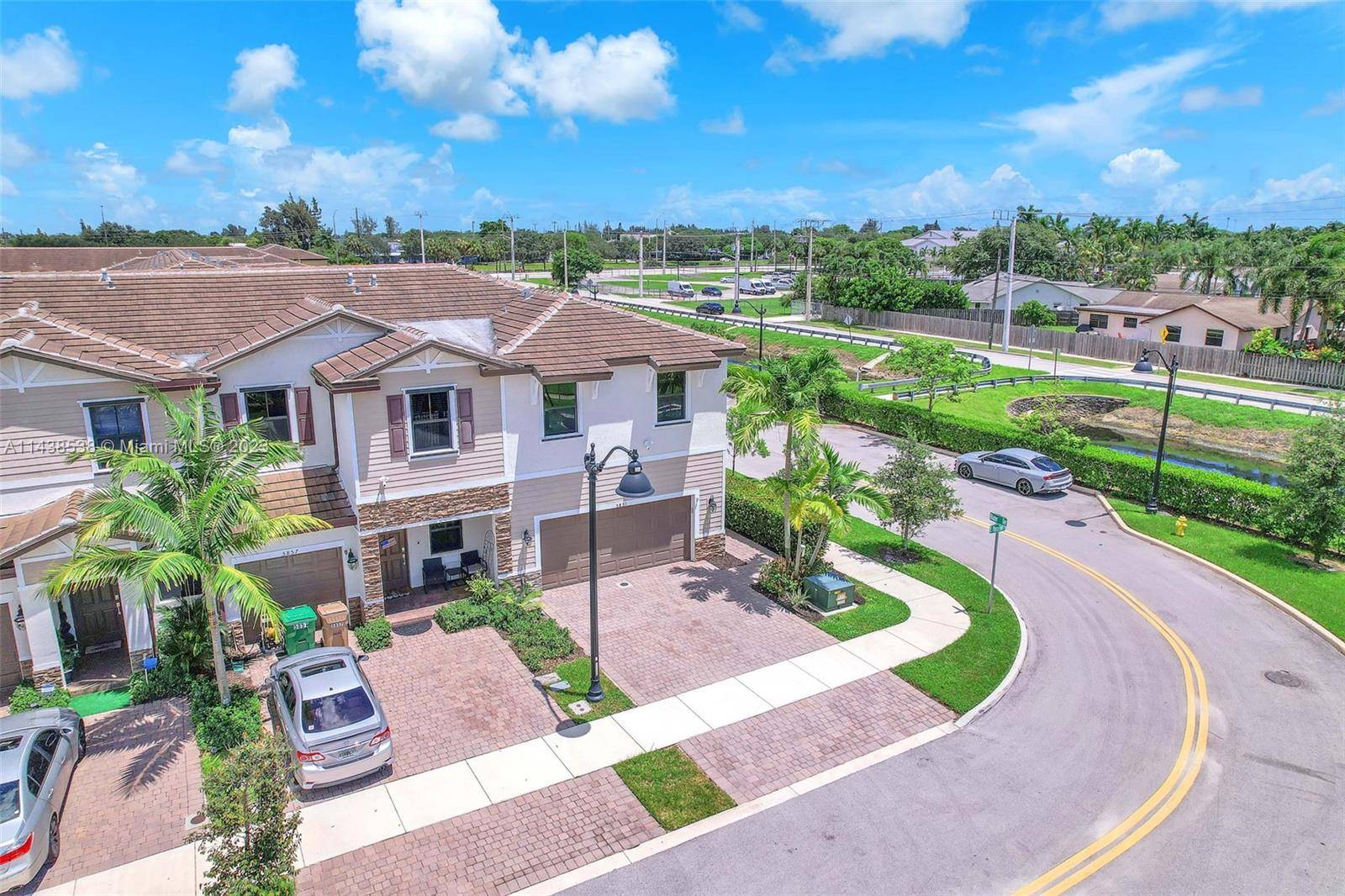 Davie, FL 33314,5851 E Paso Fino Pl