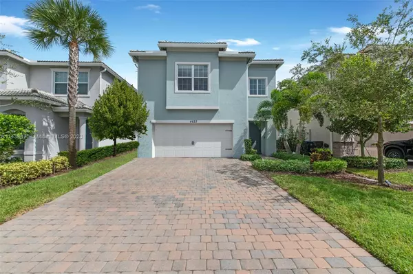 4623 Greenway Dr, Hollywood, FL 33021