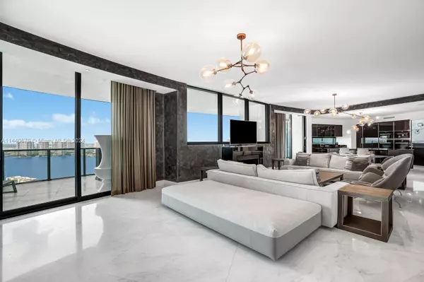 Sunny Isles Beach, FL 33160,18555 Collins Ave #2803