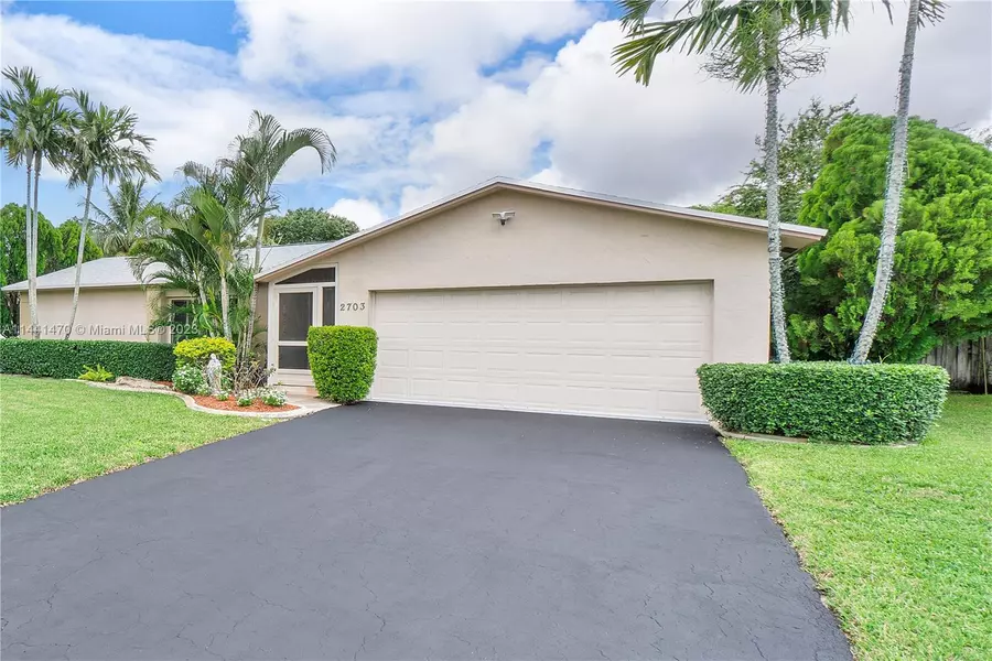 2703 NW 98th Ln, Coral Springs, FL 33065