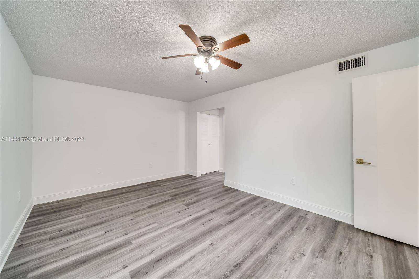 Plantation, FL 33313,7450 NW 17th St #302