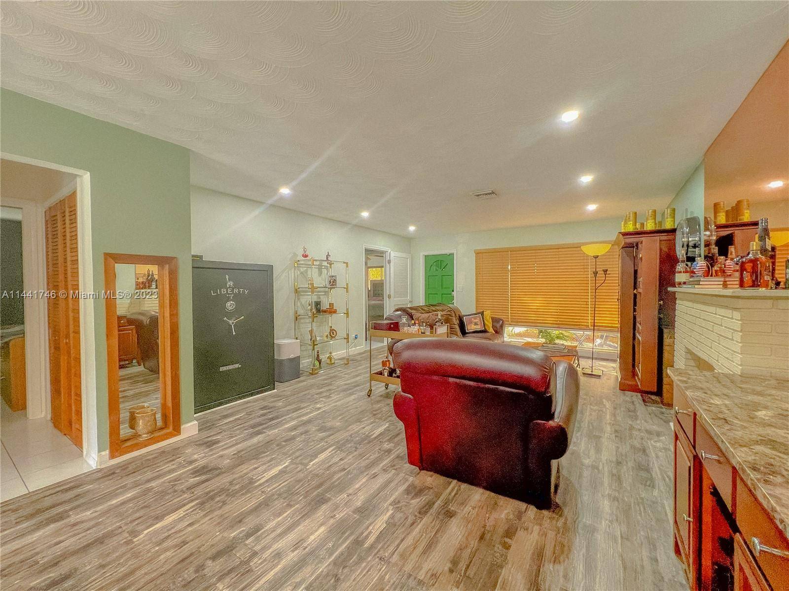 Hollywood, FL 33021,119 N 31st Ave
