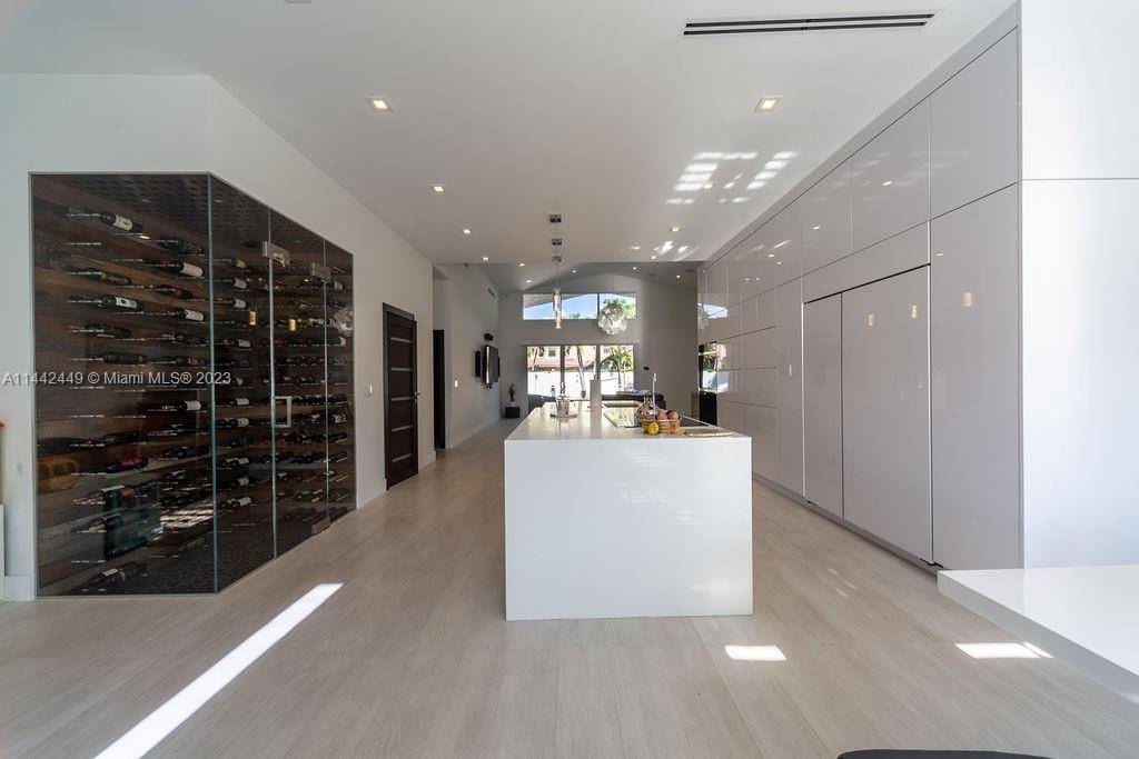 1073 NW 183rd Ave, Pembroke Pines, FL 33029