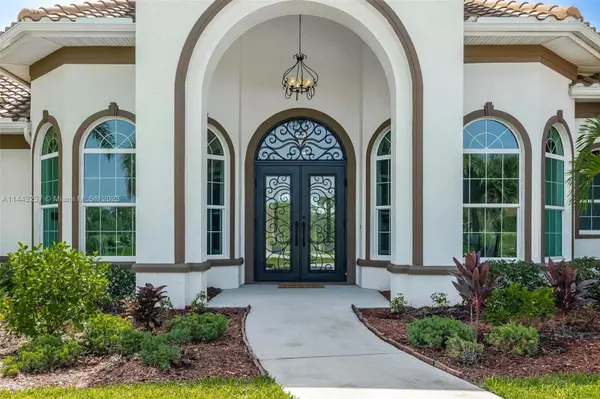La Belle, FL 33935,2412 River Way