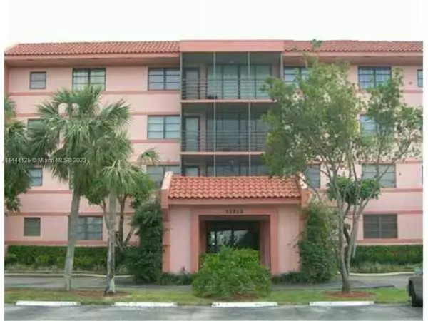 20860 San Simeon Way #107-6, Miami, FL 33179