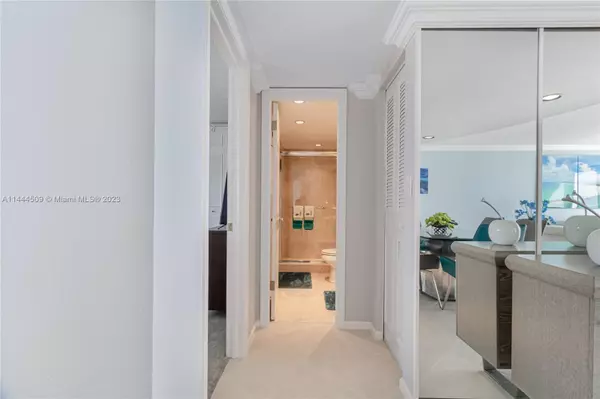 Lake Park, FL 33403,301 Lake Shore Dr #704