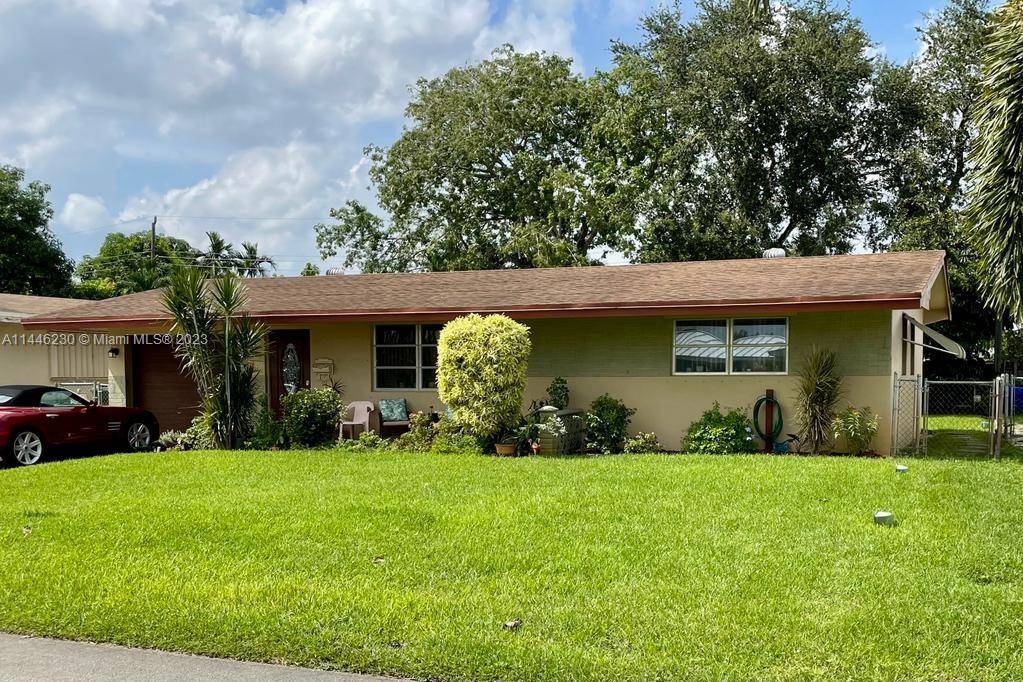 8221 NW 15th St, Pembroke Pines, FL 33024