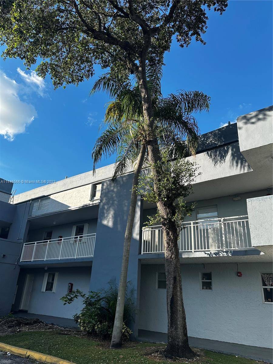 Miami, FL 33172,9365 Fontainebleau Blvd #E224