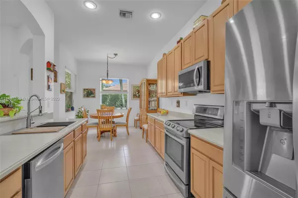 Weston, FL 33332,19223 Crystal St