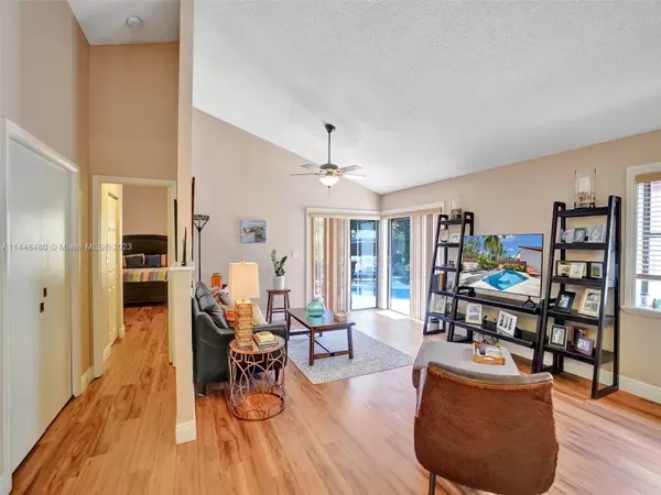 Pembroke Pines, FL 33025,701 SW 113th Ave