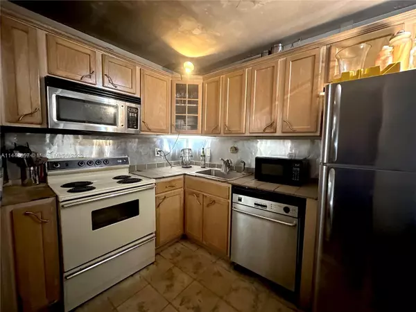 Miami Beach, FL 33139,1900 Meridian Ave #204