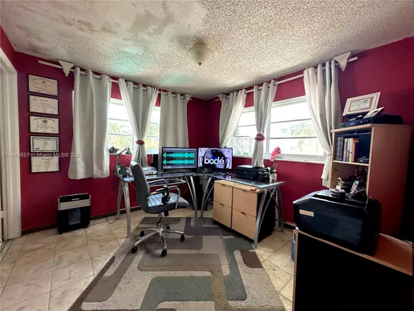 Miami Beach, FL 33139,1900 Meridian Ave #204