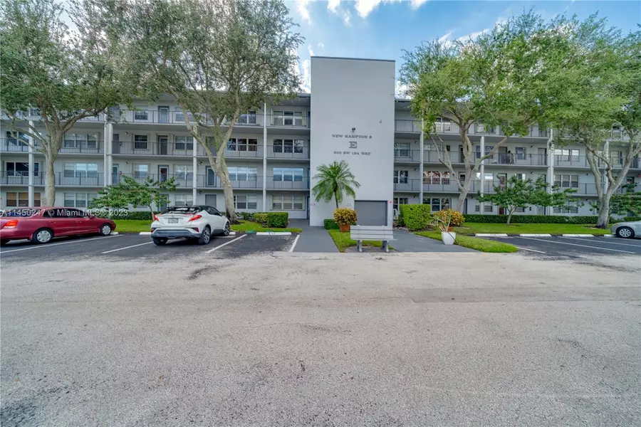 300 SW 134th Way #209E, Pembroke Pines, FL 33027