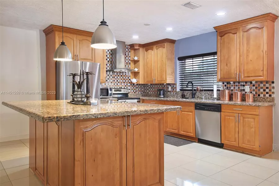 520 NE 180th Dr, North Miami Beach, FL 33162