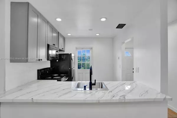 Lauderdale Lakes, FL 33313,5071 W Oakland Park Blvd #309