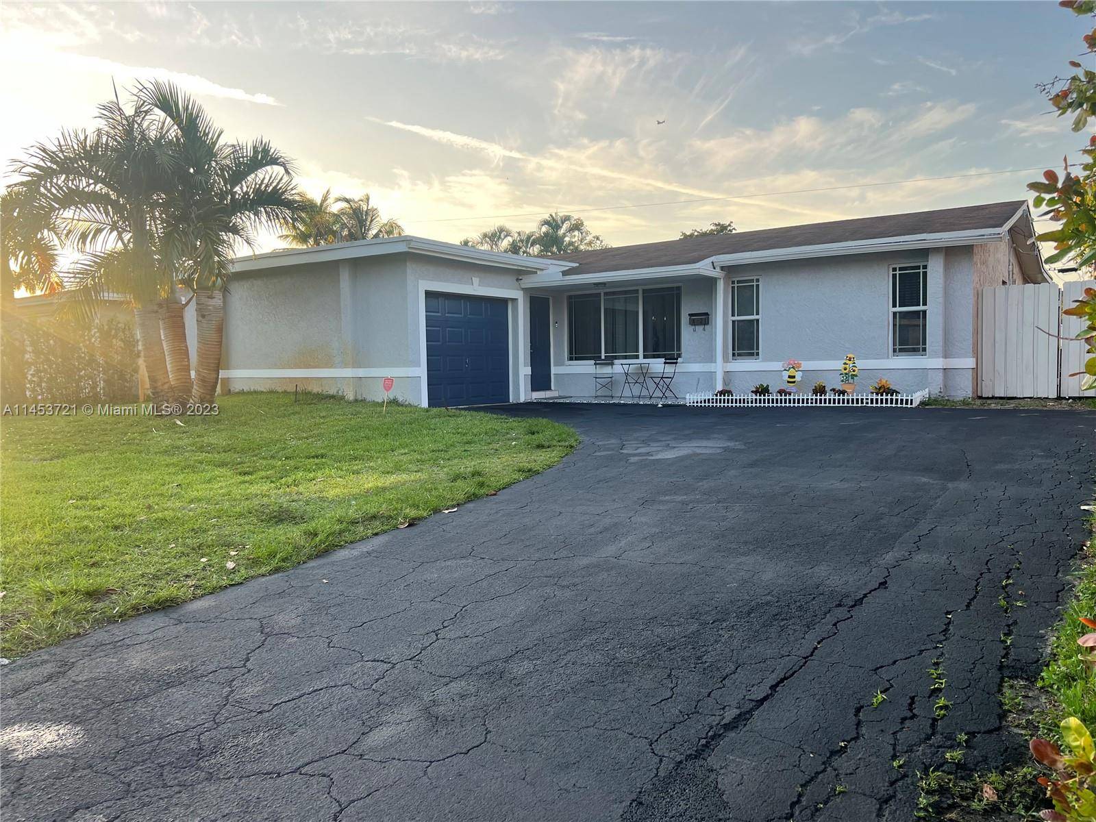 Miramar, FL 33025,8421 Southampton Dr
