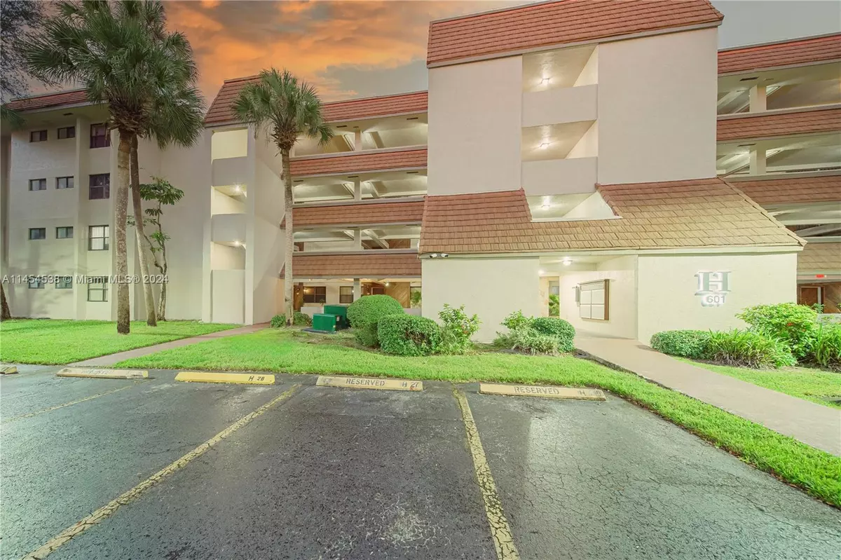 Miami, FL 33179,601 Ives Dairy Rd #103-8