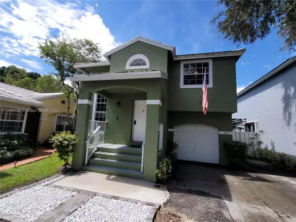 9890 NW 2nd Ct, Plantation, FL 33324