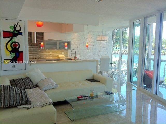 3370 Hidden Bay Dr #215, Aventura, FL 33180