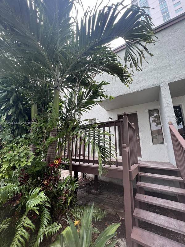 1901 NW South River #43E, Miami, FL 33125