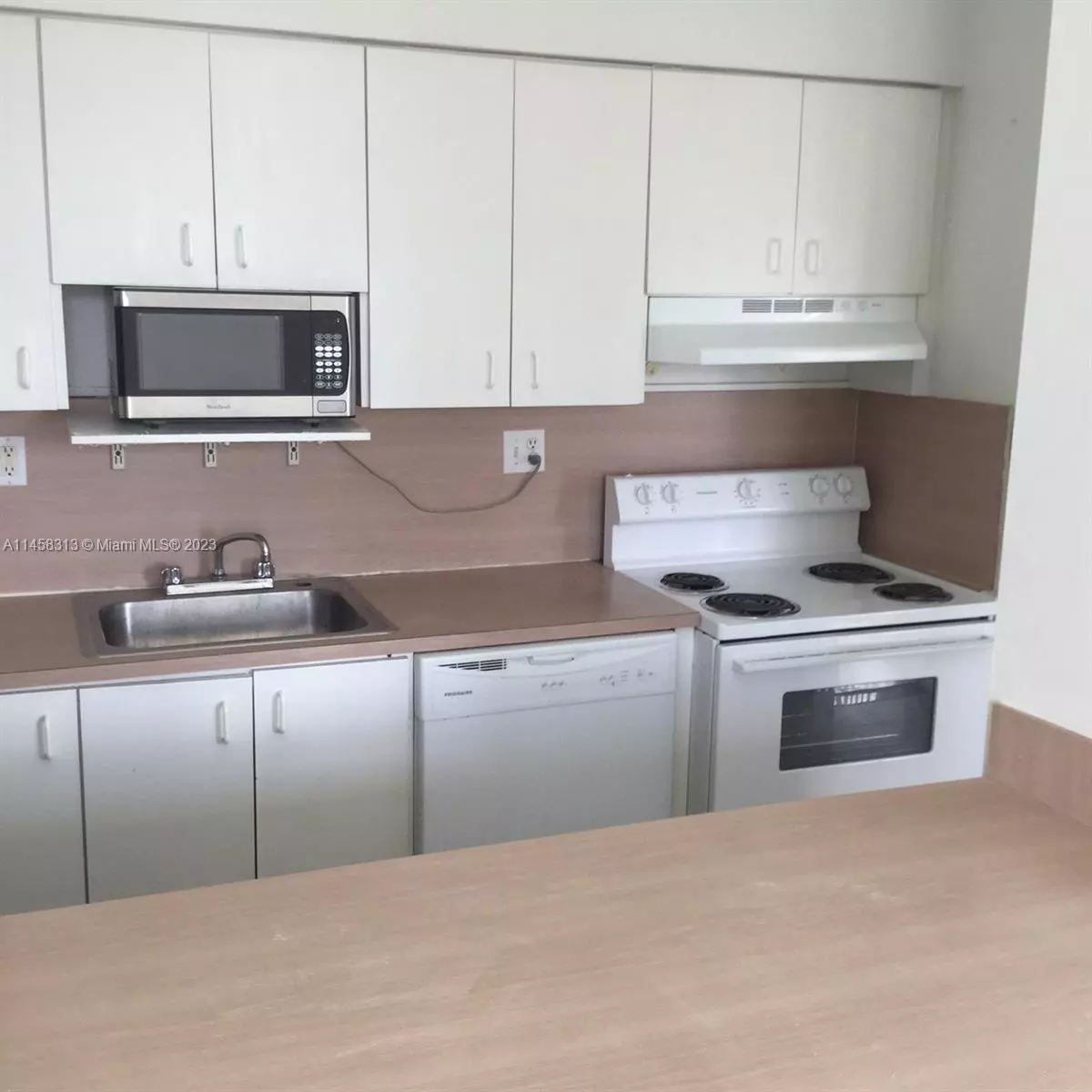 Hialeah, FL 33016,7400 W 20th Ave #420