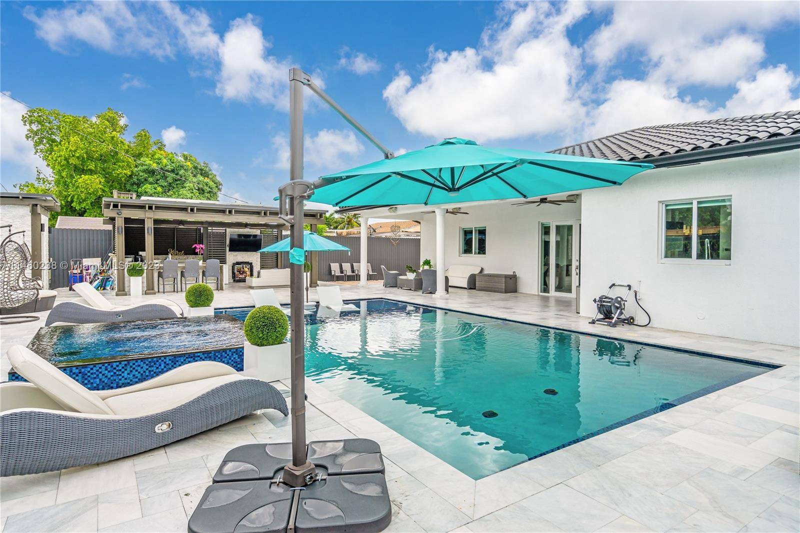 291 E 38th St, Hialeah, FL 33013