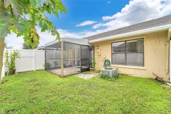 West Palm Beach, FL 33417,4580 Challenger Way #74