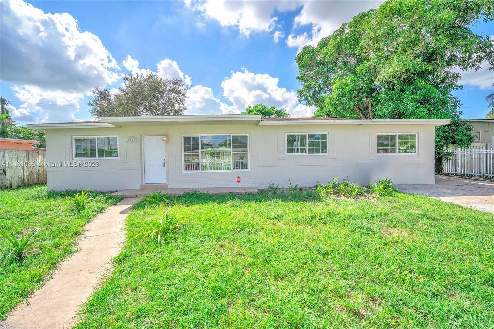 1360 NW 193rd Ter, Miami Gardens, FL 33169