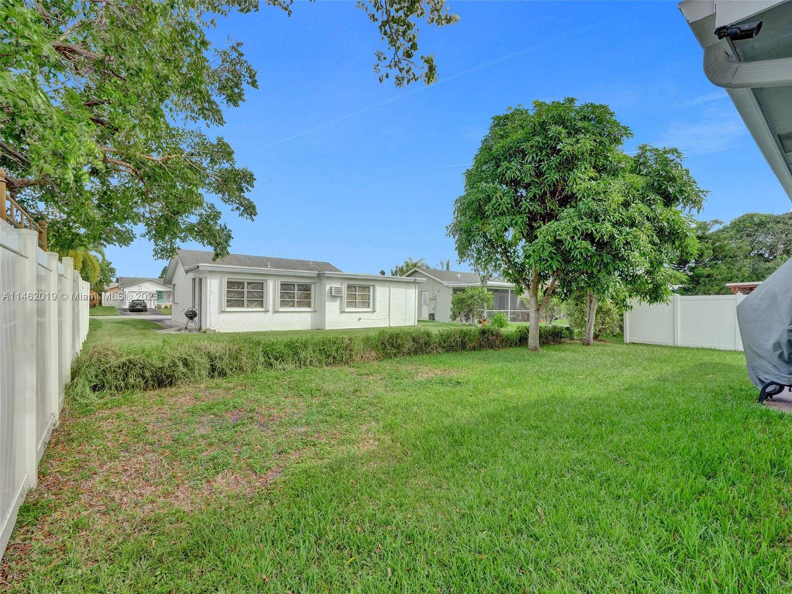 8116 NW 93rd Ter, Tamarac, FL 33321