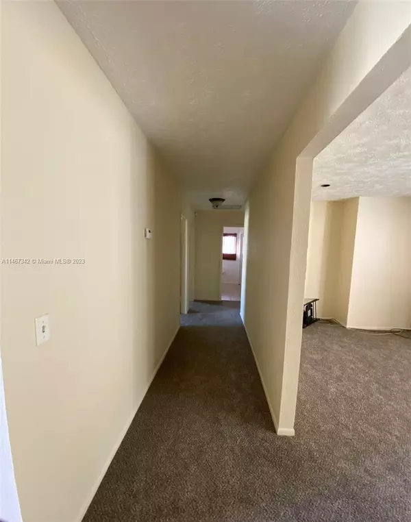 Fort Myers, FL 33916,366 Melody Ct