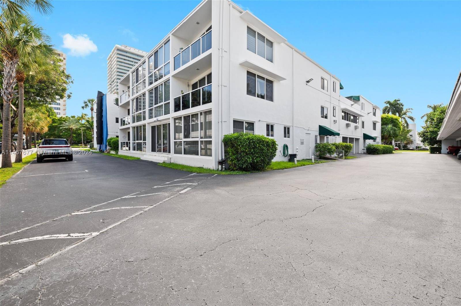 Bal Harbour, FL 33154,1 Harbour Way #203