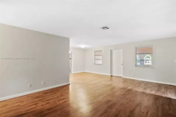 Oakland Park, FL 33334,721 NE 61st St