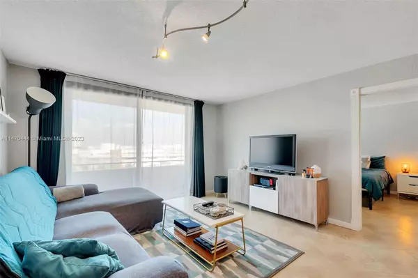 Miami Beach, FL 33139,465 Ocean Dr #804