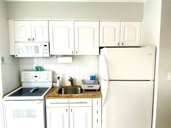 Hollywood, FL 33019,315 Van Buren St #202B