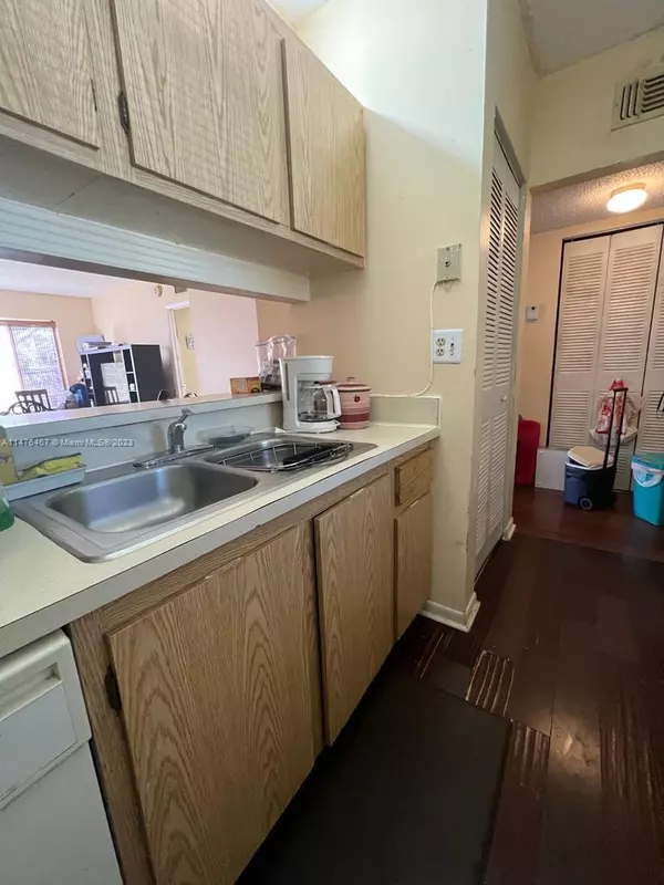 Coral Springs, FL 33065,3227 NW 103rd Ter #206-C