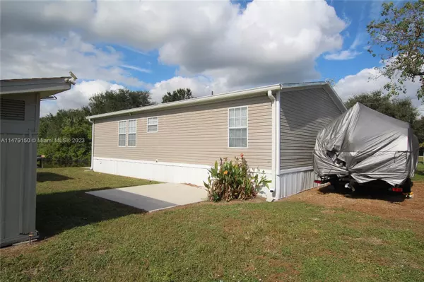 Bulkhead Ridge, FL 34974,1288 W Lake Drive