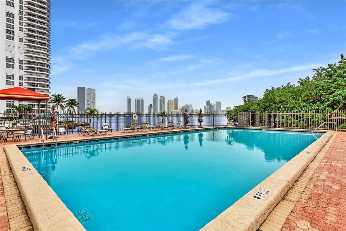 Aventura, FL 33180,3440 NE 192nd St #3P-A