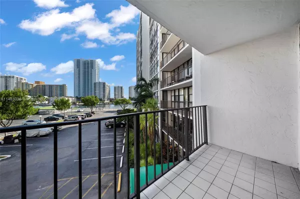 Hallandale Beach, FL 33009,800 Parkview Dr #302