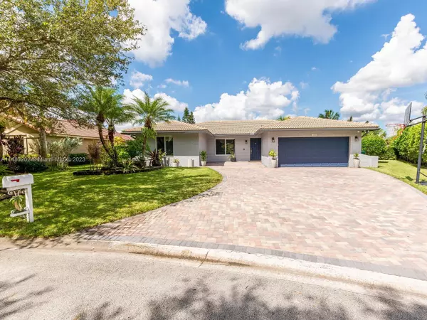 1068 NW 108th Ln, Coral Springs, FL 33071