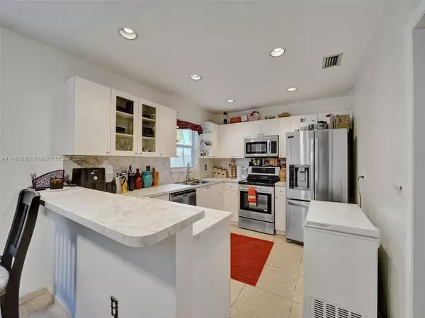 Pembroke Pines, FL 33026,10200 NW 3rd St