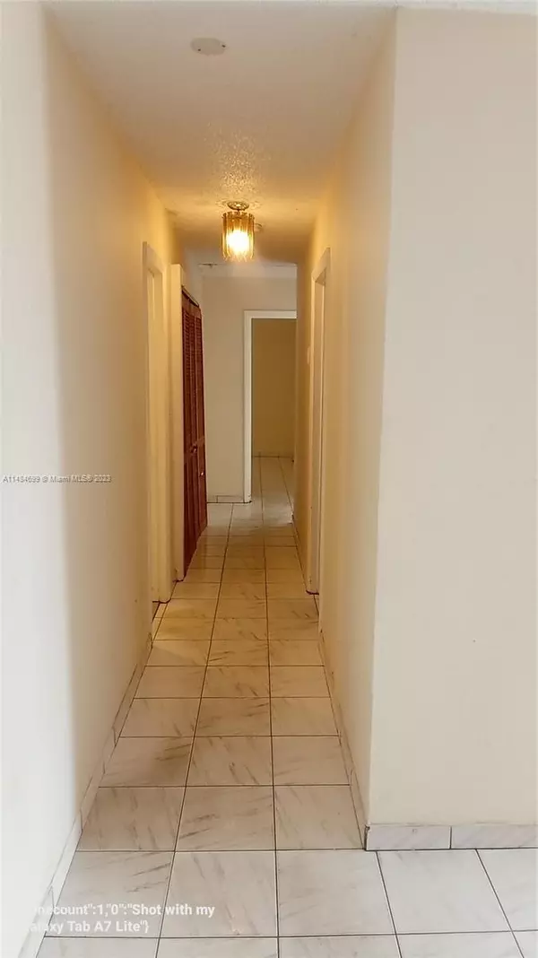 Hialeah, FL 33014,7993 W 18th Ln