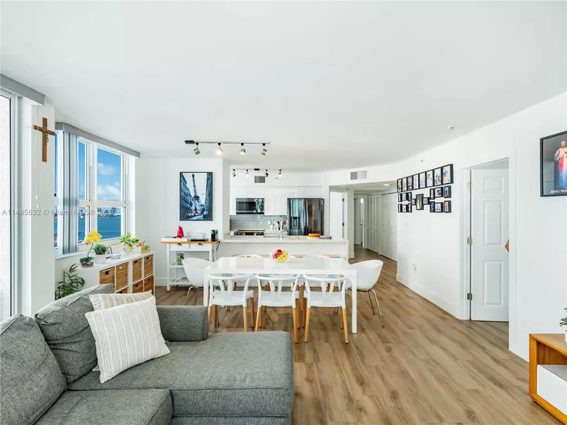 1155 Brickell Bay Dr #1502, Miami, FL 33131