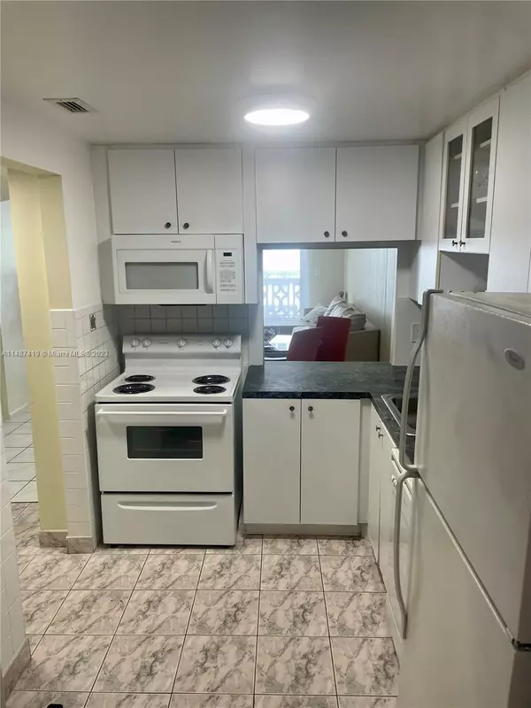 1825 S Ocean Dr #605, Hallandale Beach, FL 33009