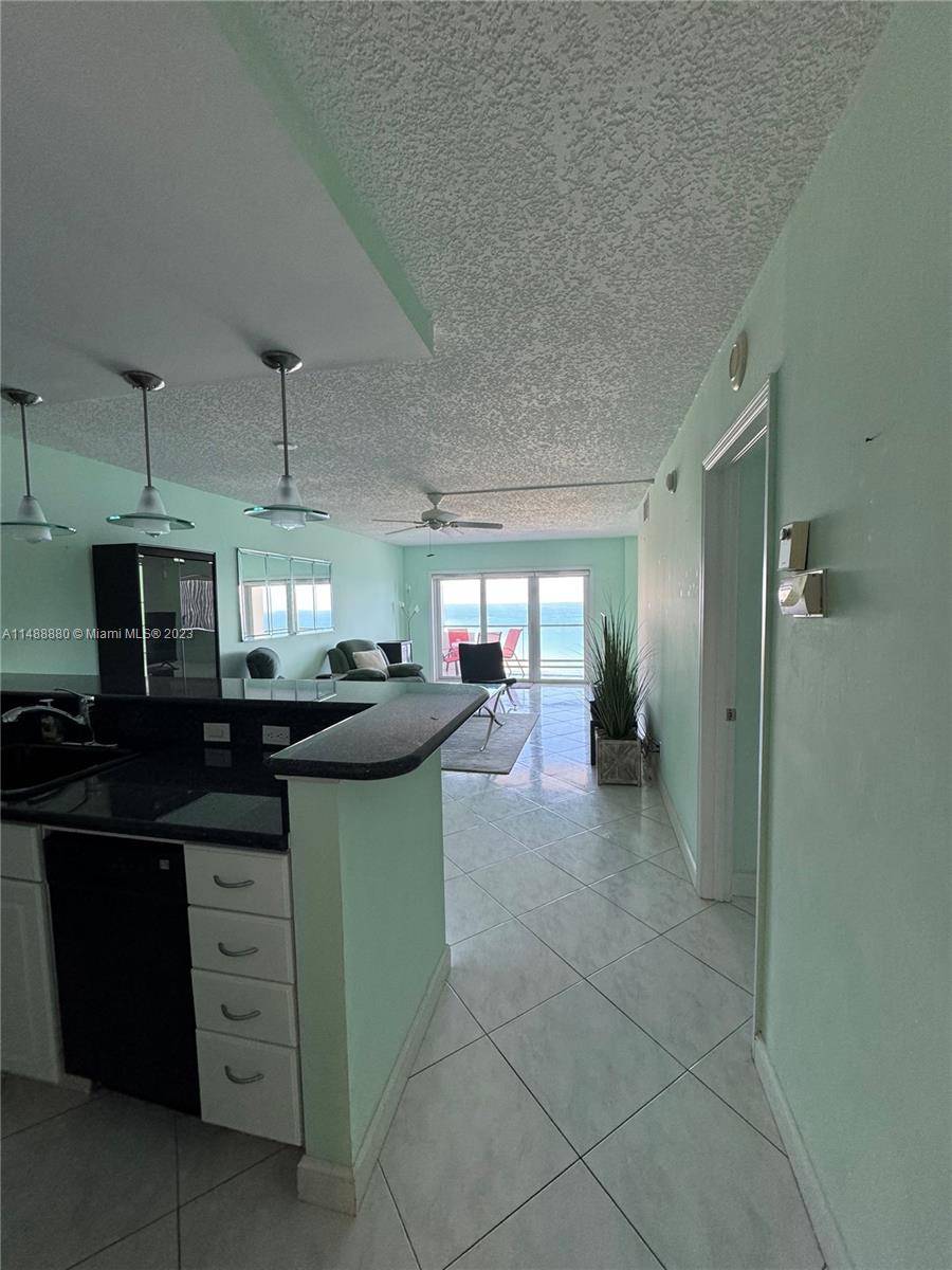 Lauderdale By The Sea, FL 33062,1500 S Ocean Blvd #1403
