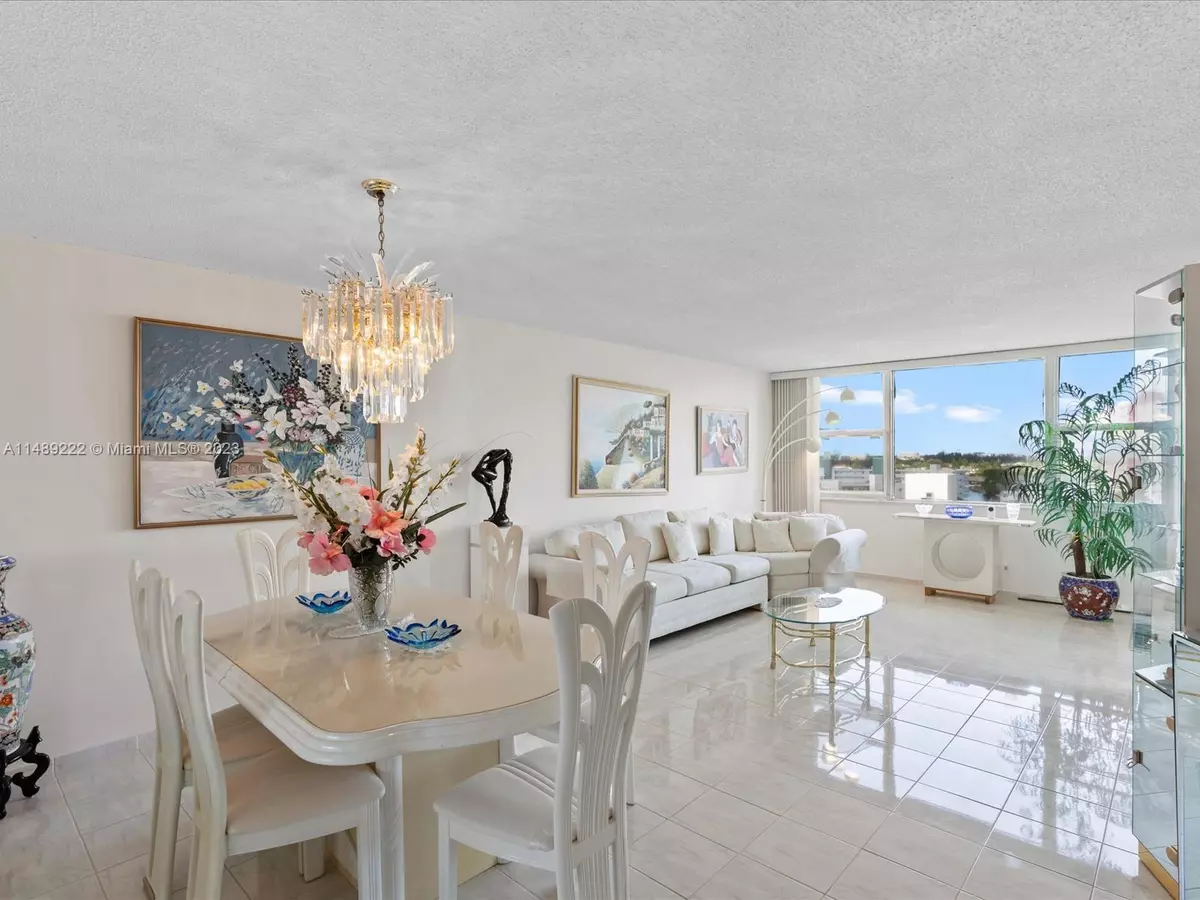 Hallandale Beach, FL 33009,3180 S Ocean Dr #817