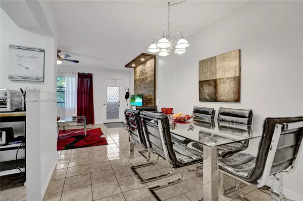 Sunrise, FL 33322,9121 Sunrise Lakes Blvd #204