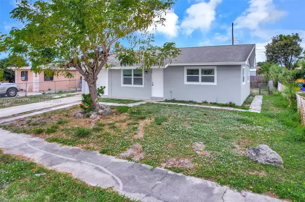 Lake Worth, FL 33460,926 S 12th Ct S