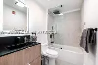 North Miami Beach, FL 33160,18501 NE 25th Ct #1 bed and Studio